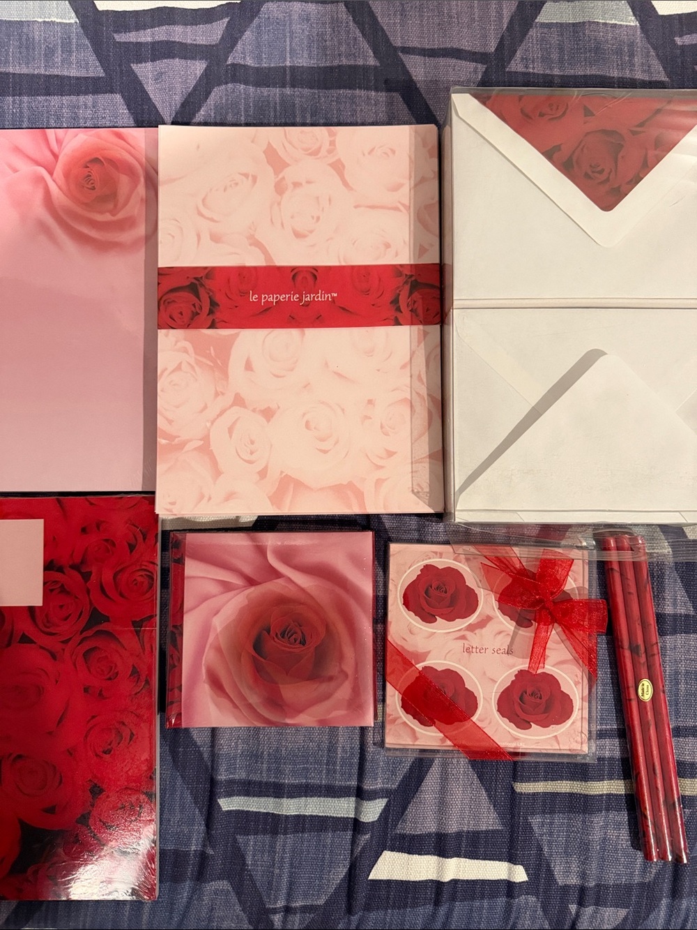 Le Paperie Jardin Pink Rose Stationery Set